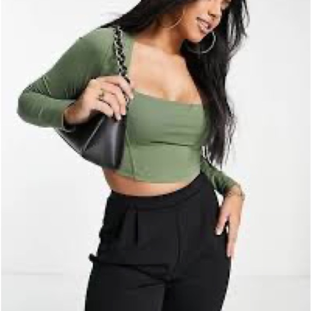 Green square neck long sleeve crop top